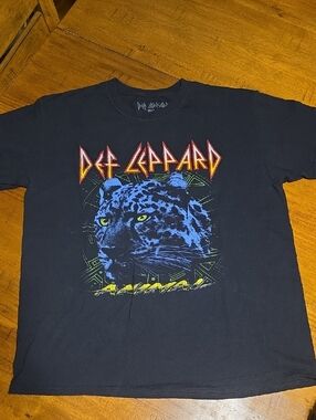 Def Leppard Black Graphic Tee with Blue Leopard Print Sz L